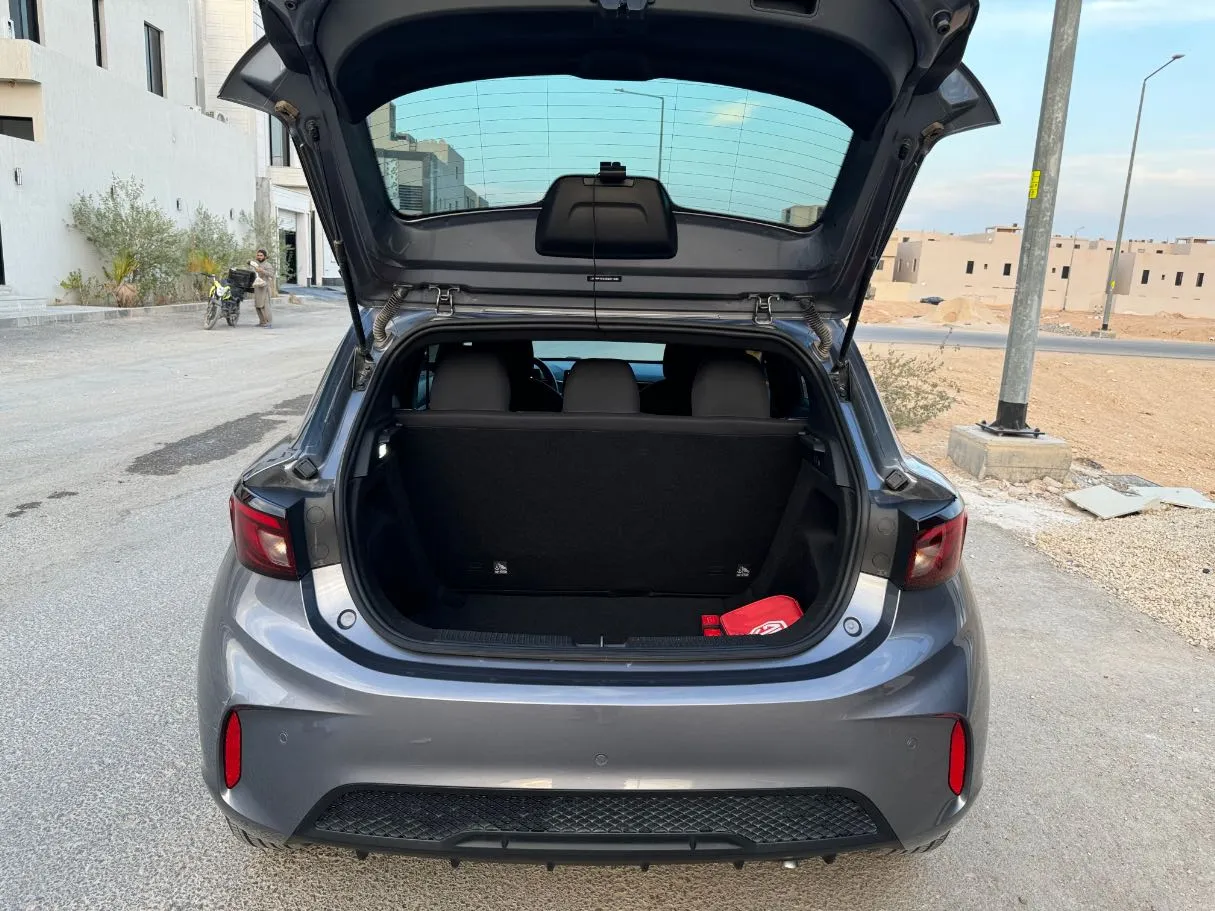 Car image 19