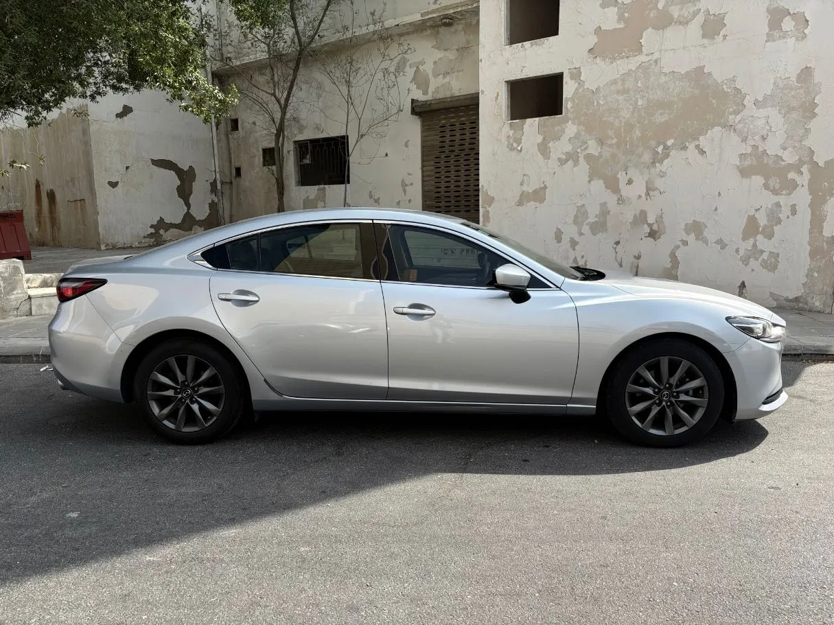 Car image 4