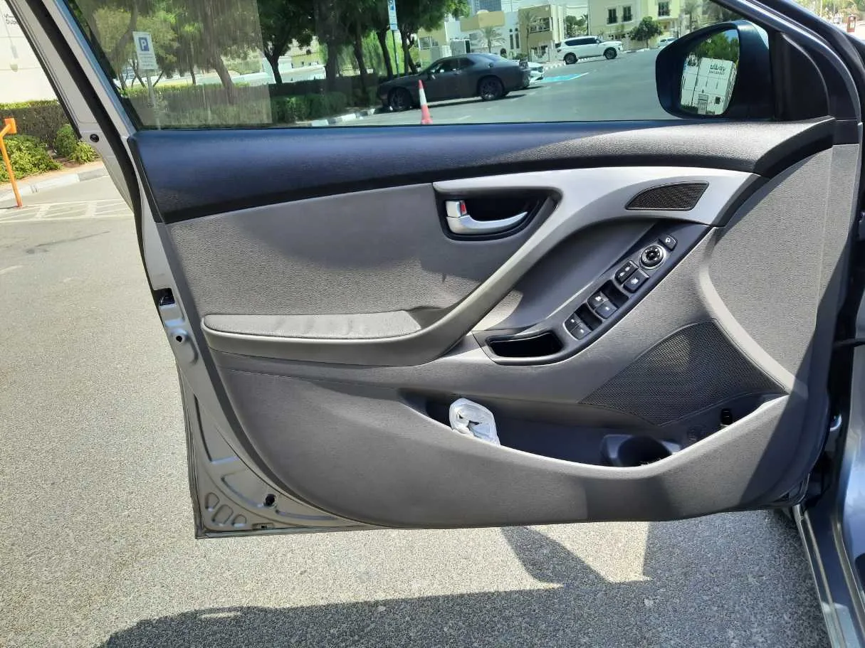 Car image 10