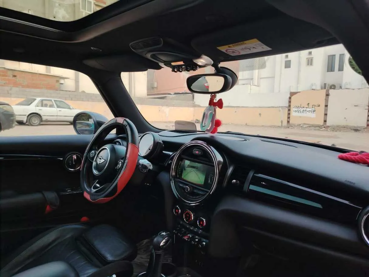 Car image 18
