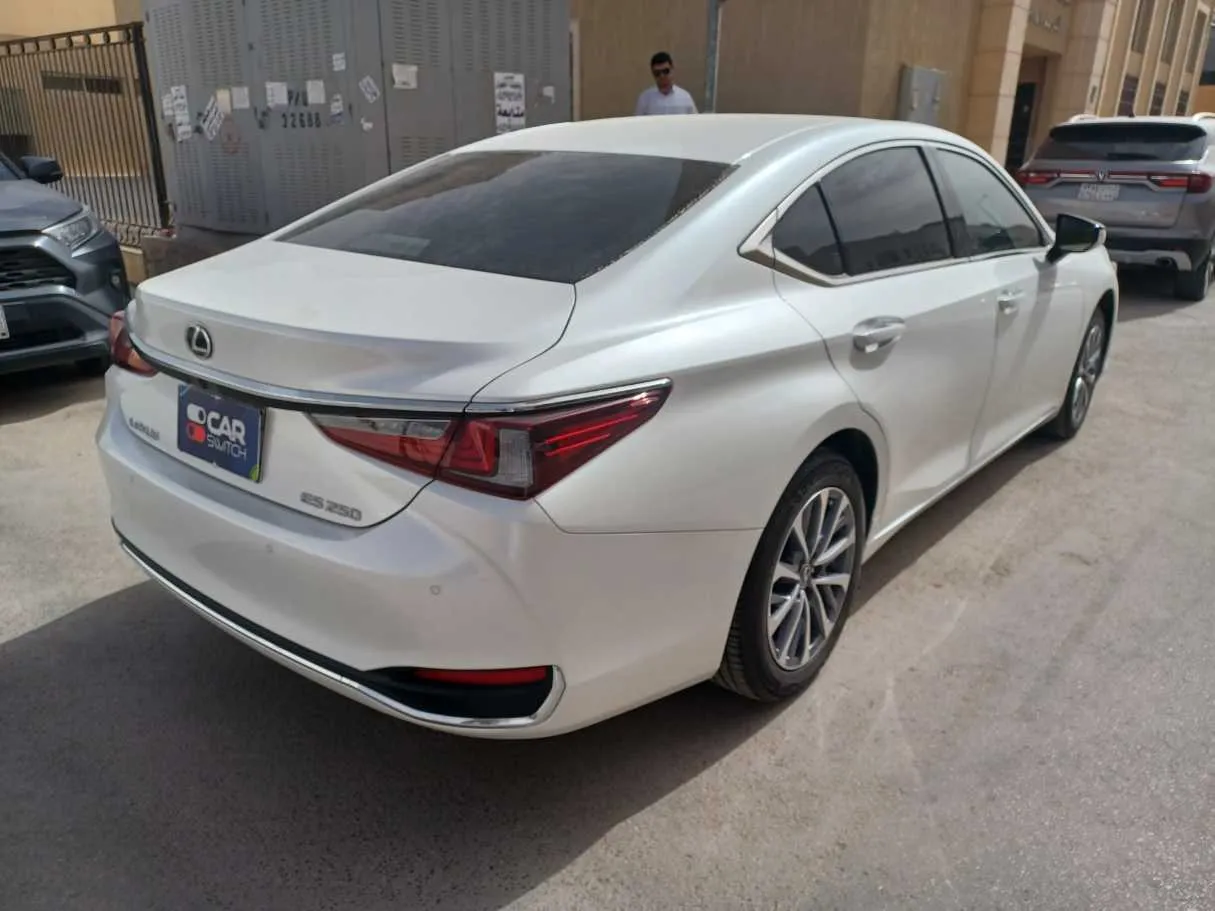 Car image 5