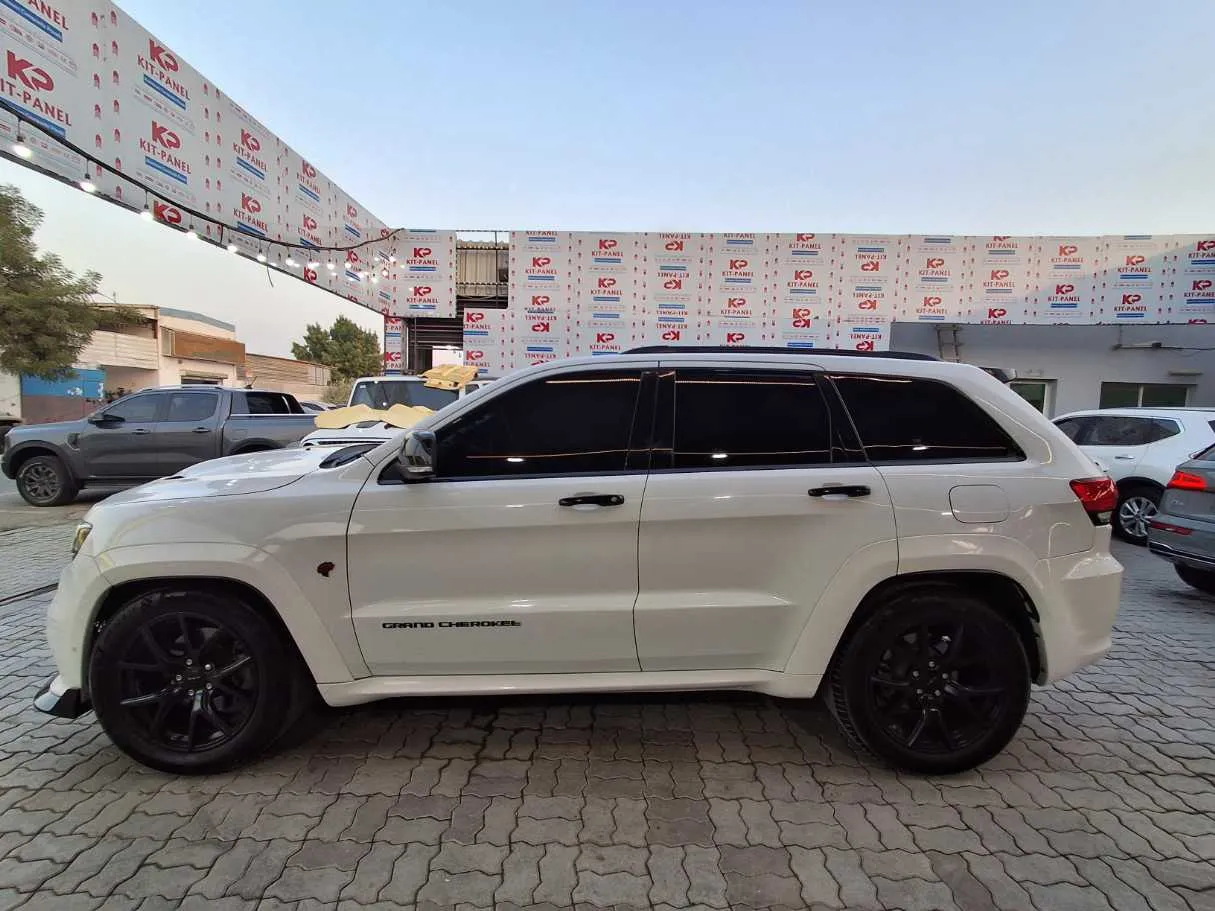 Car image 8