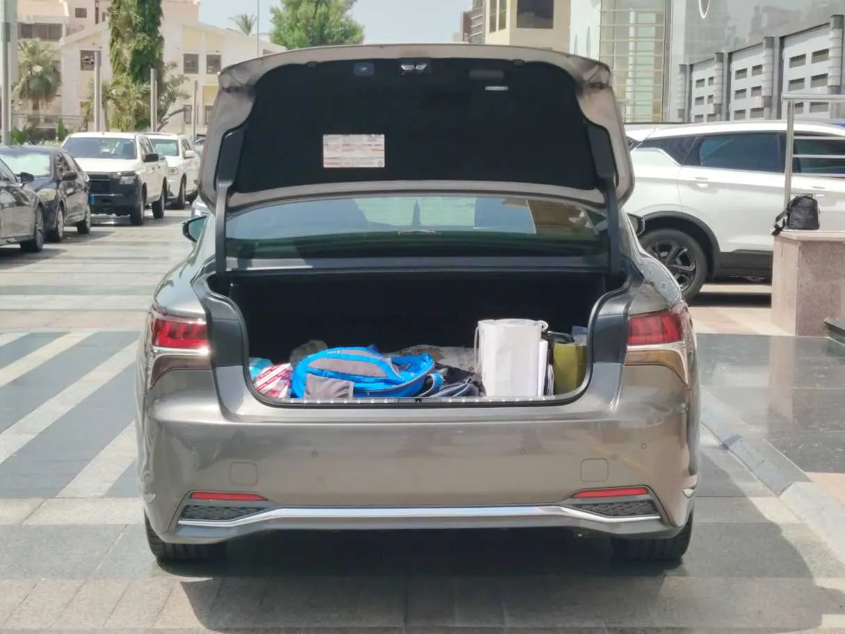 Car image 28