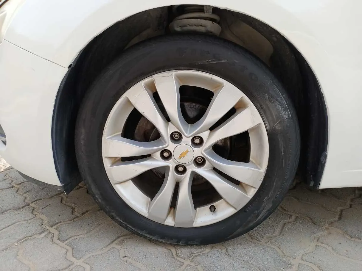 Car image 9
