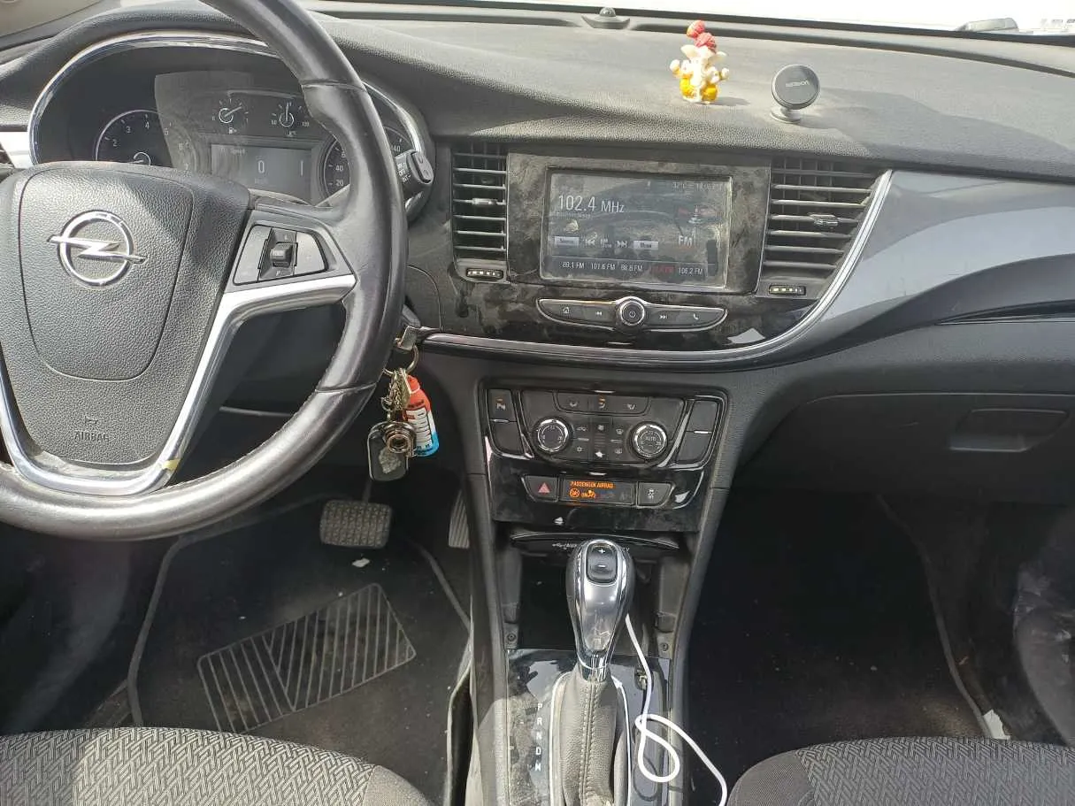 Car image 15