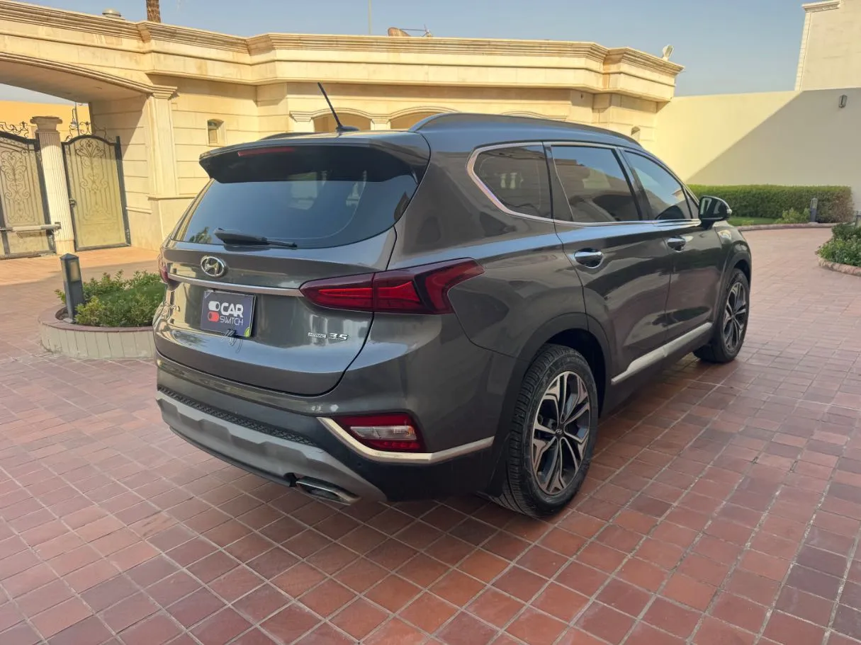 Car image 5