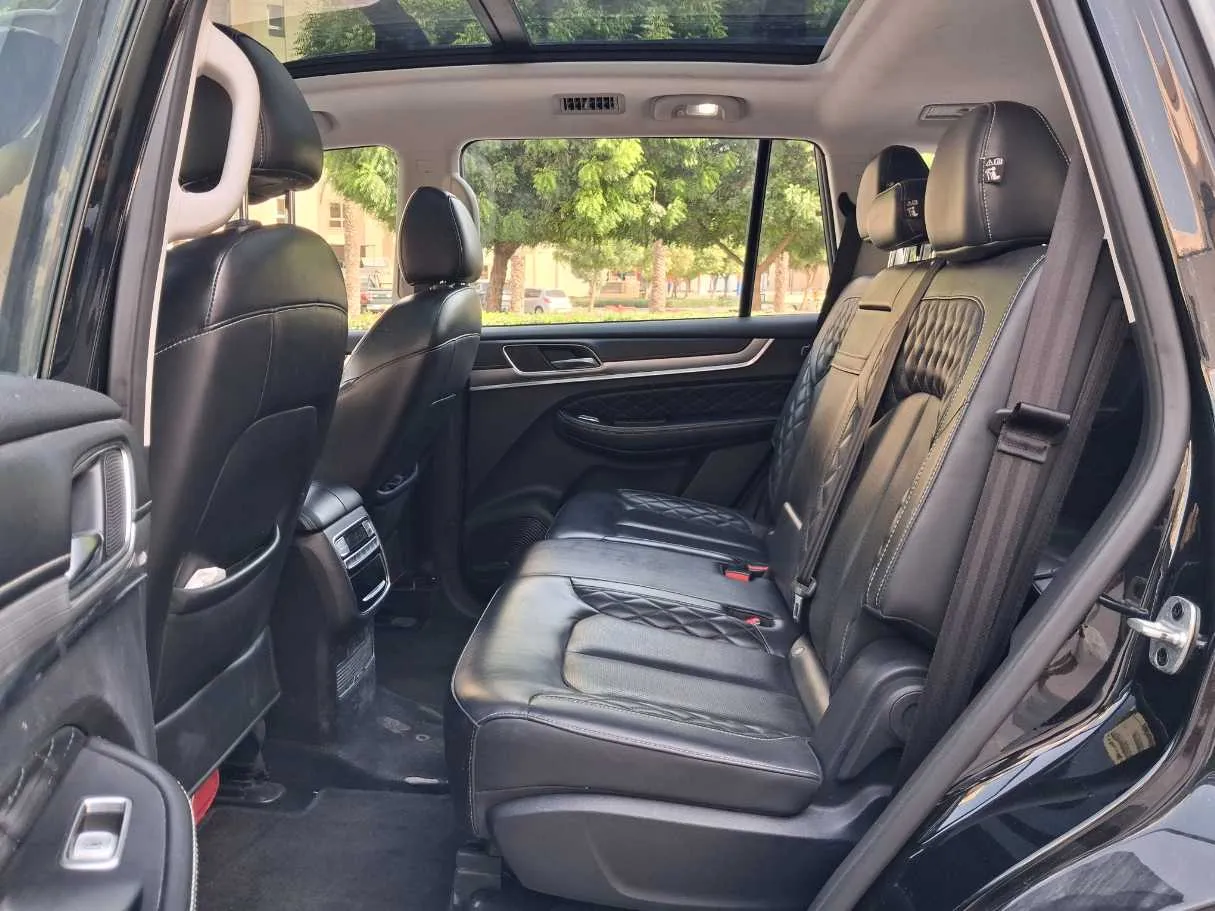 Car image 13