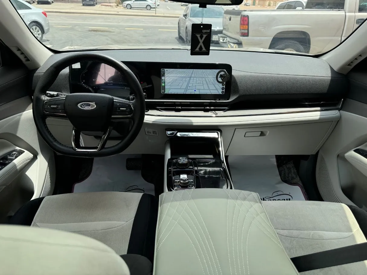 Car image 17
