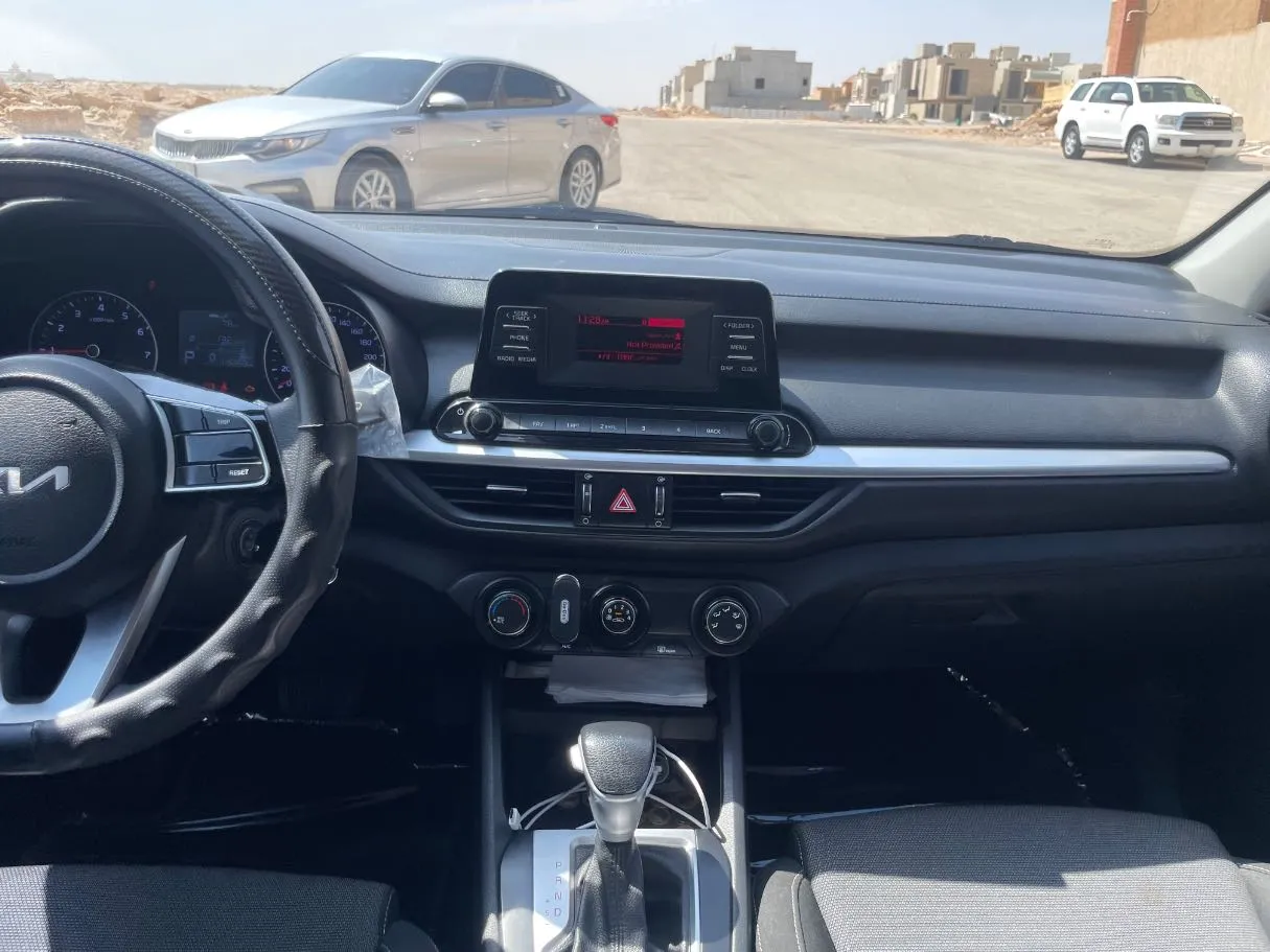 Car image 19