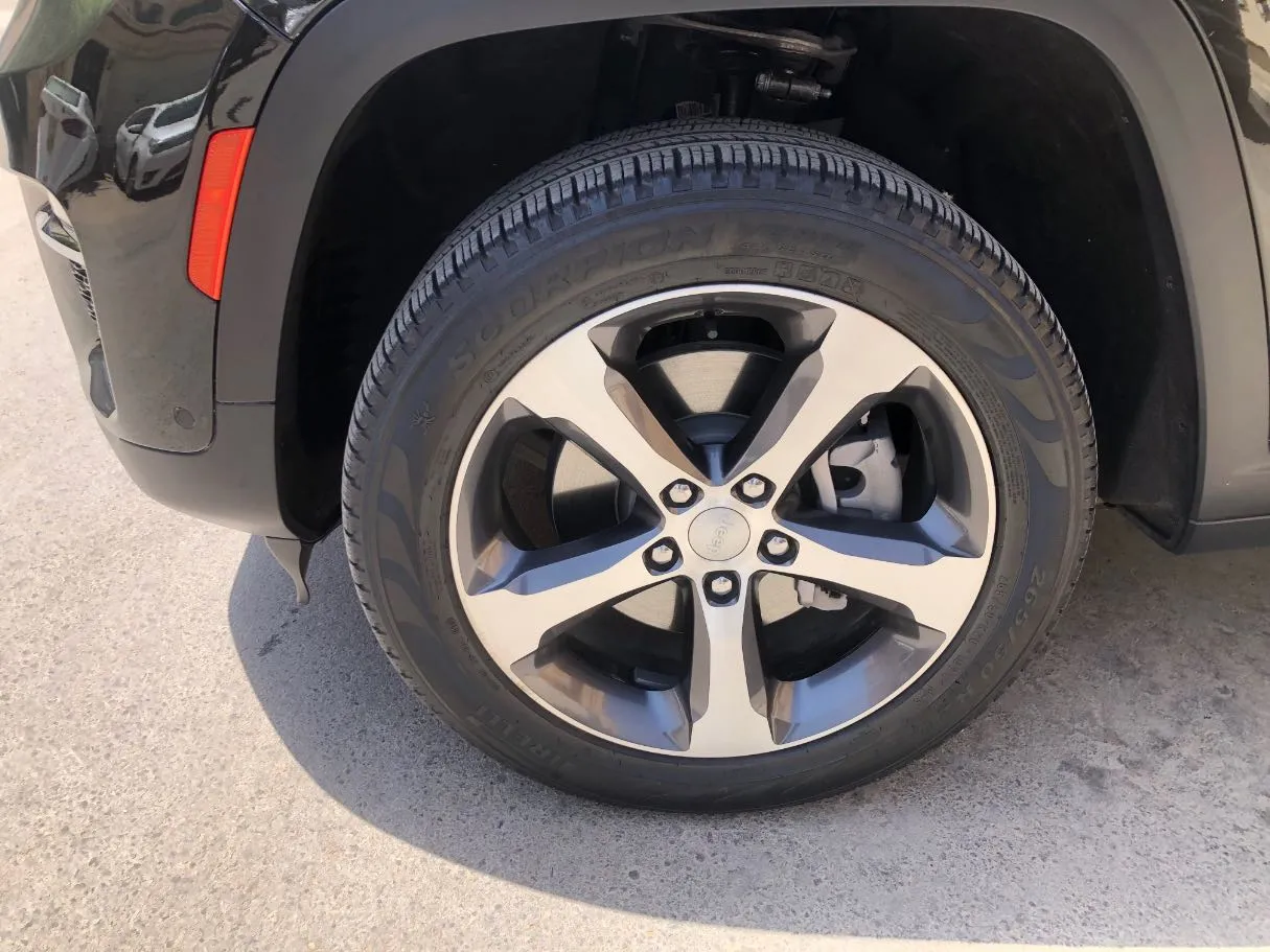 Car image 10