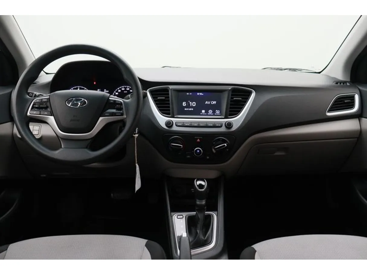 Car image 14