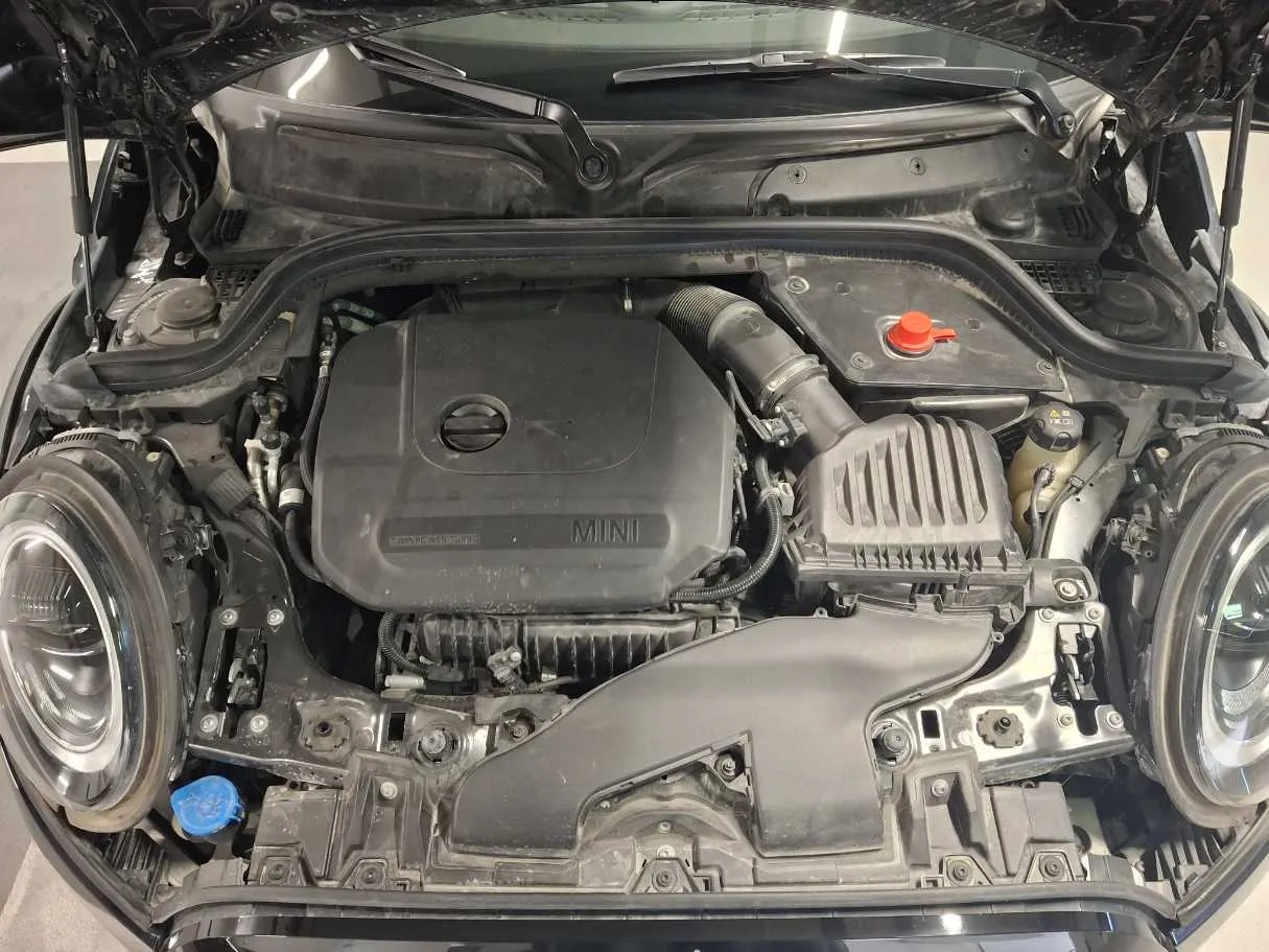 Car image 19