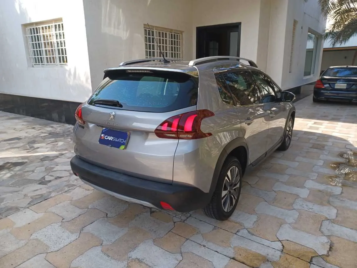 Car image 5