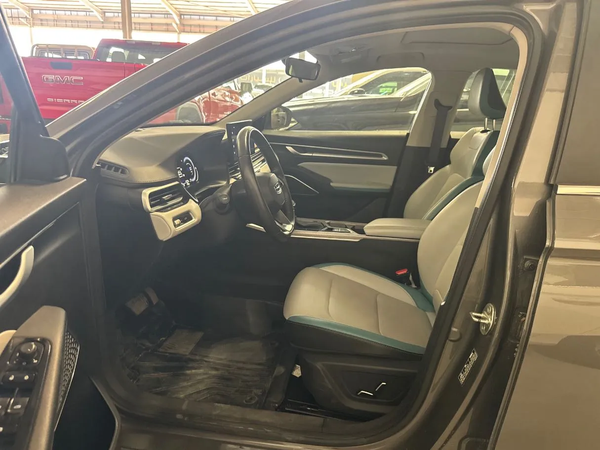 Car image 9