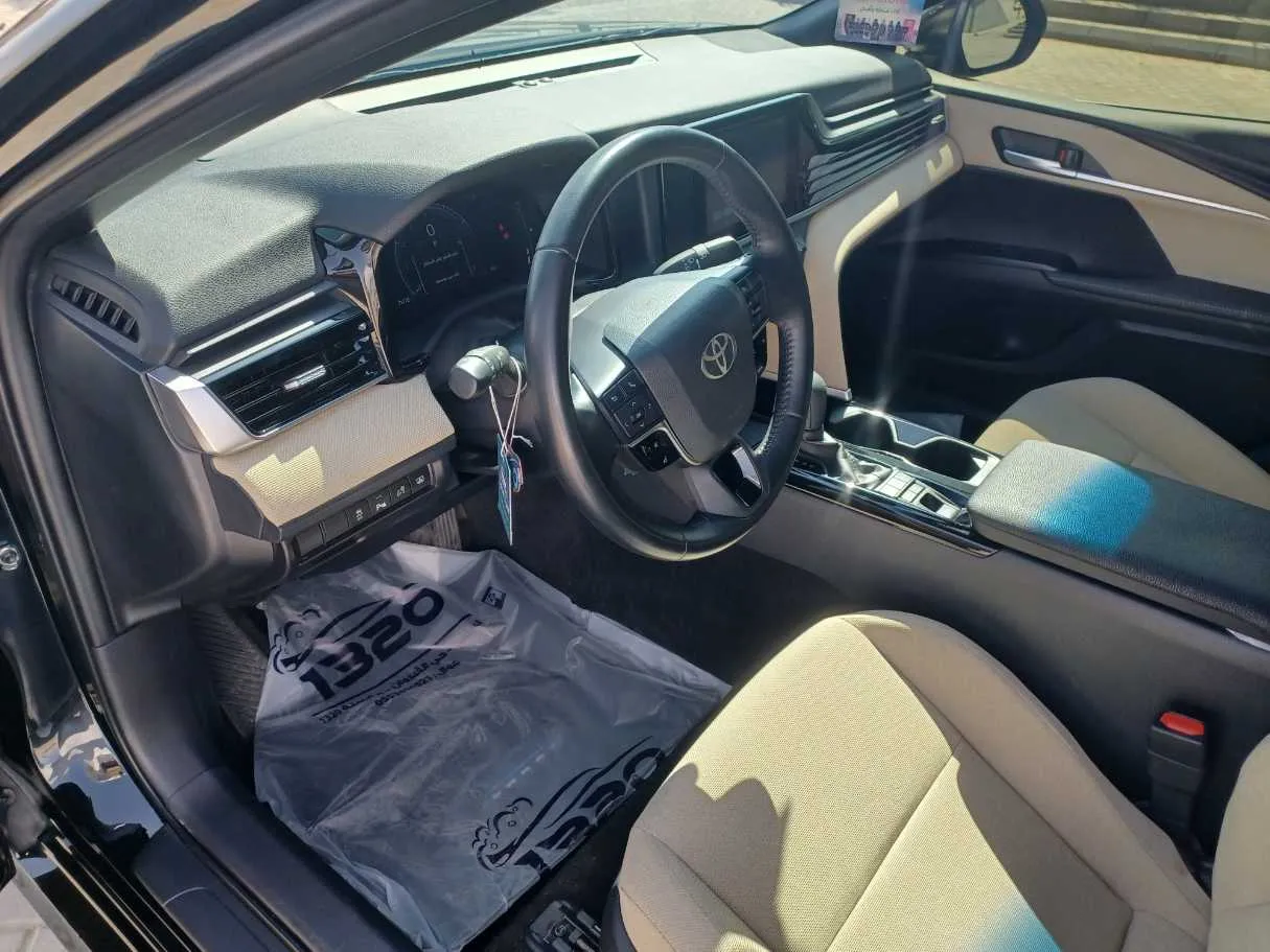Car image 12