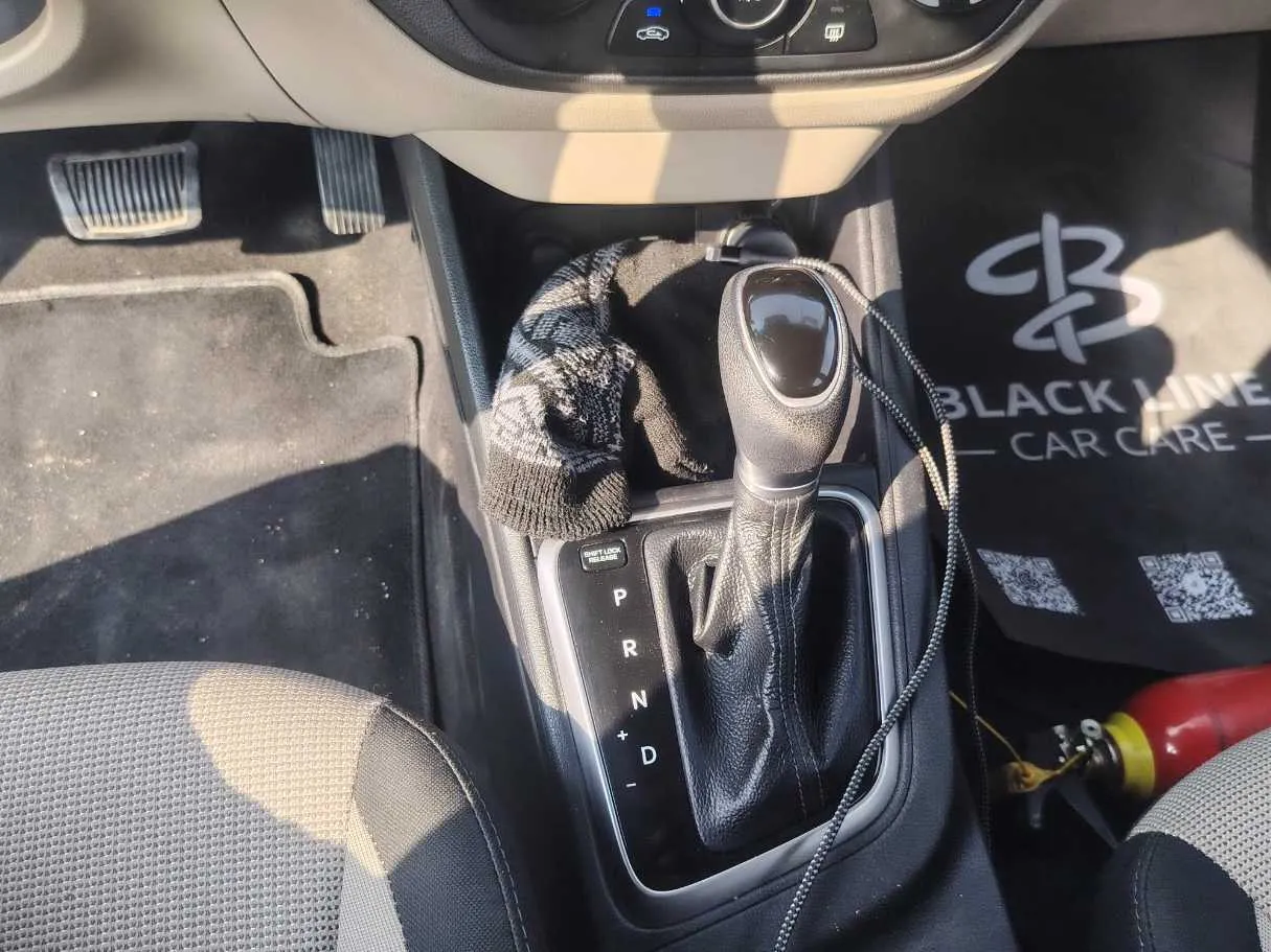 Car image 19