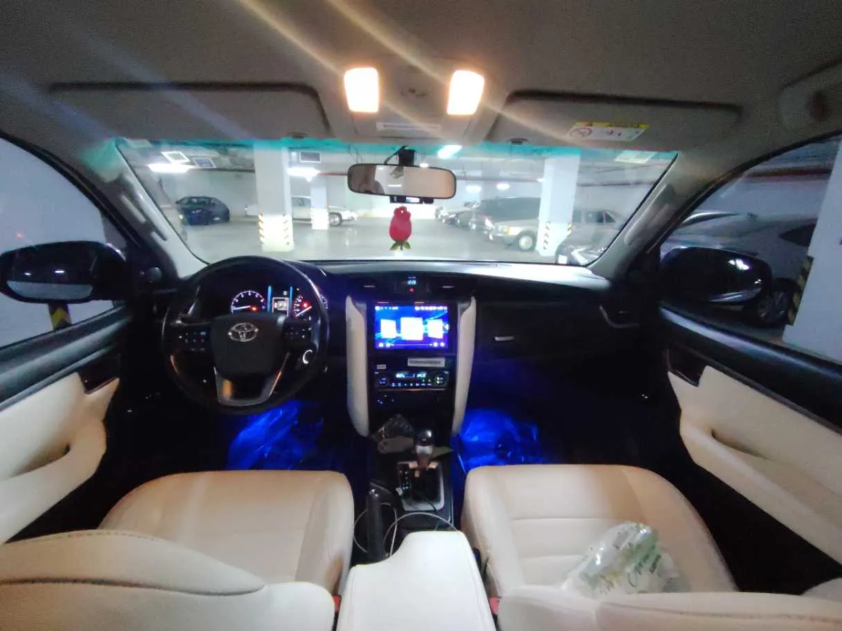 Car image 17