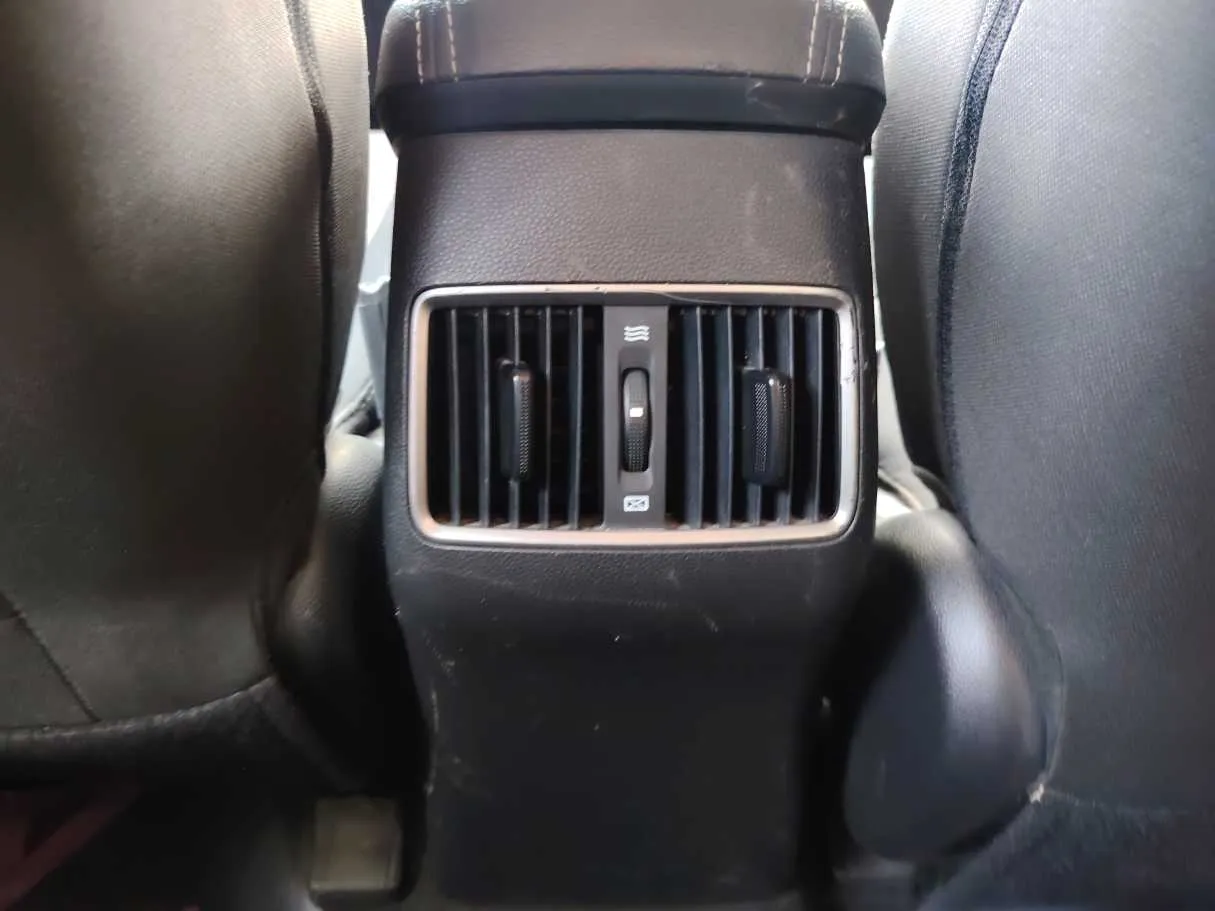 Car image 27