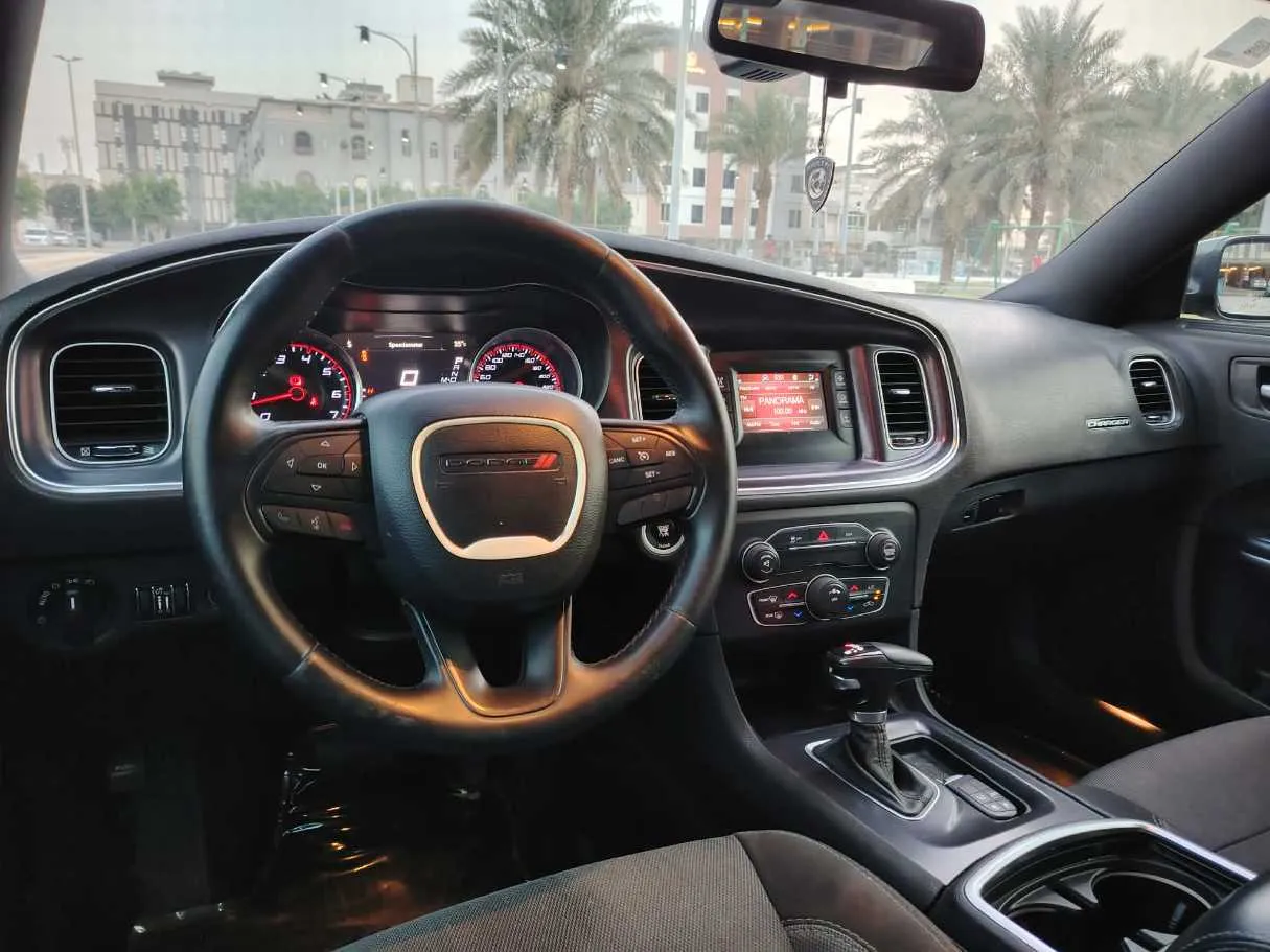 Car image 25