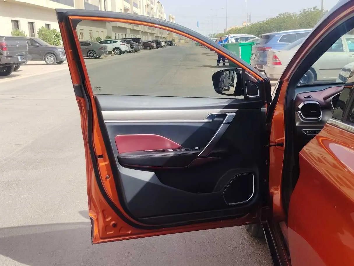 Car image 12
