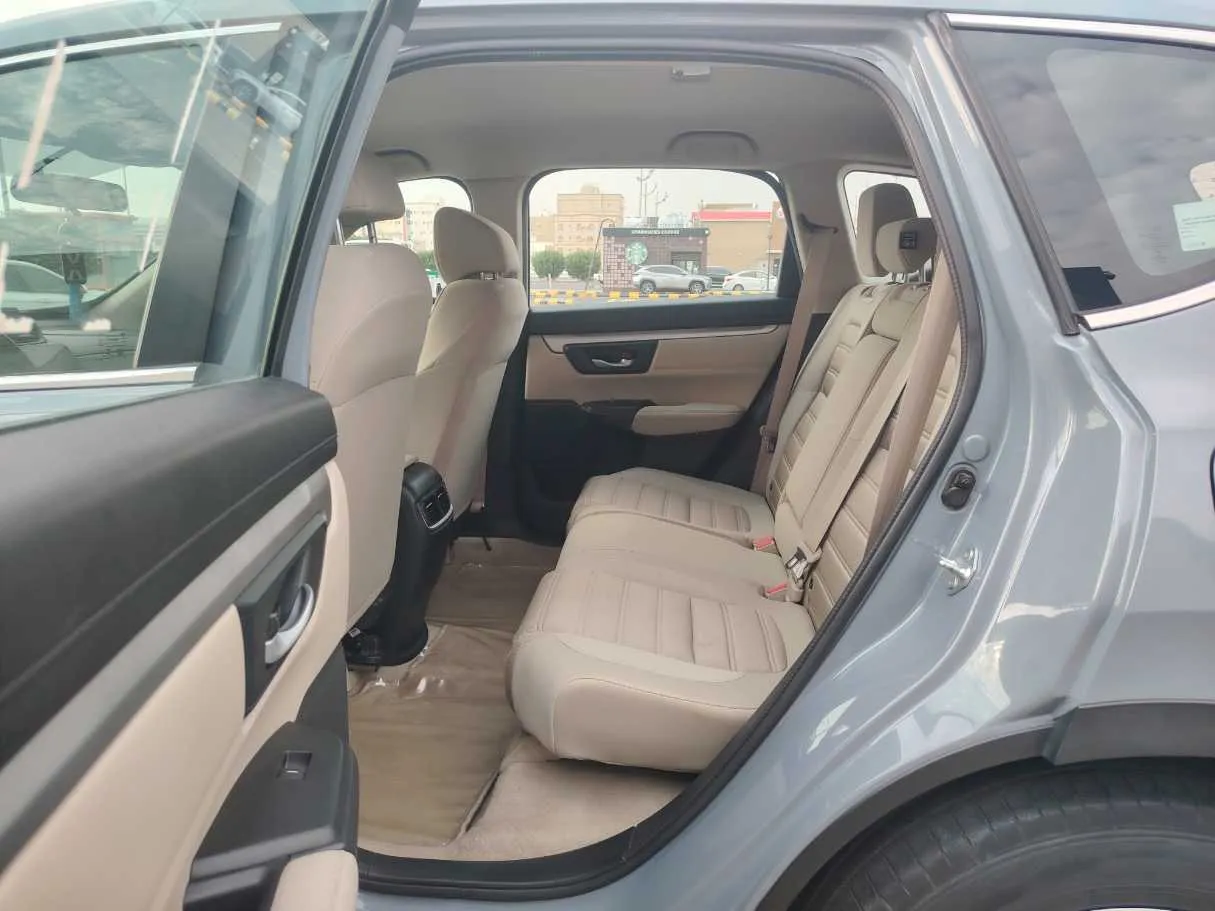 Car image 16