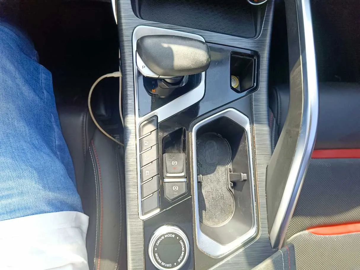 Car image 24