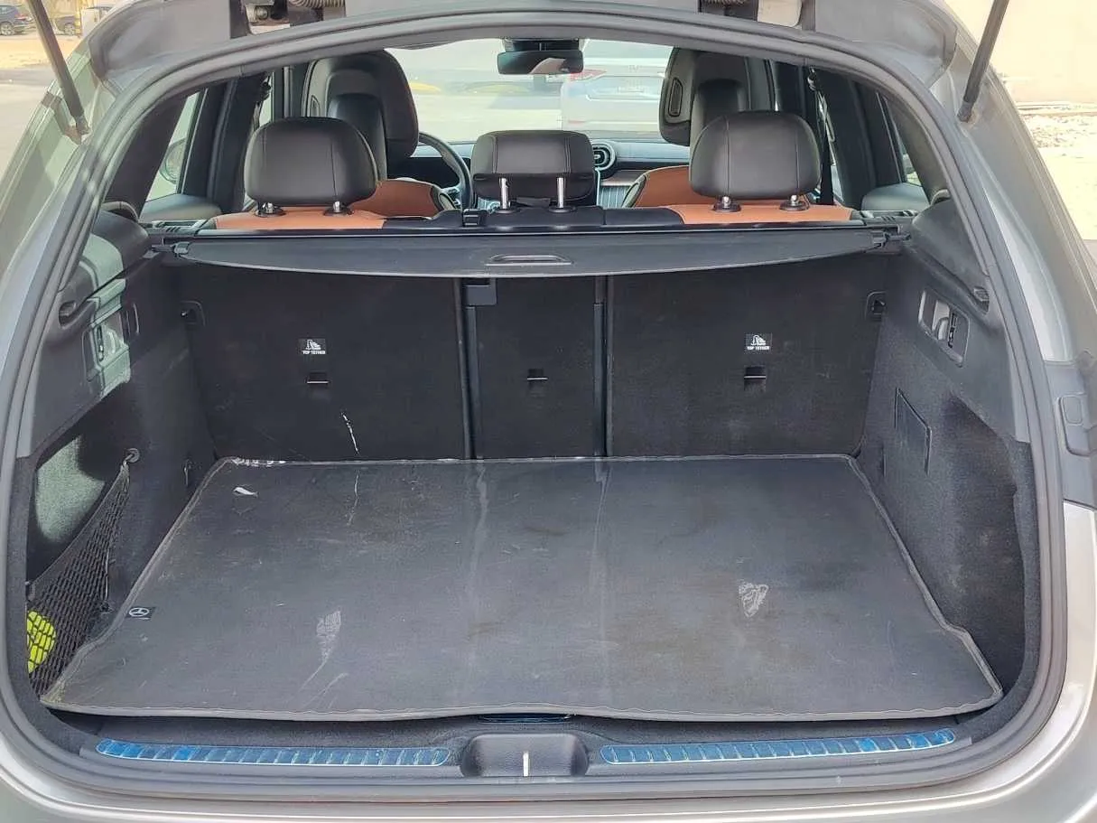 Car image 26