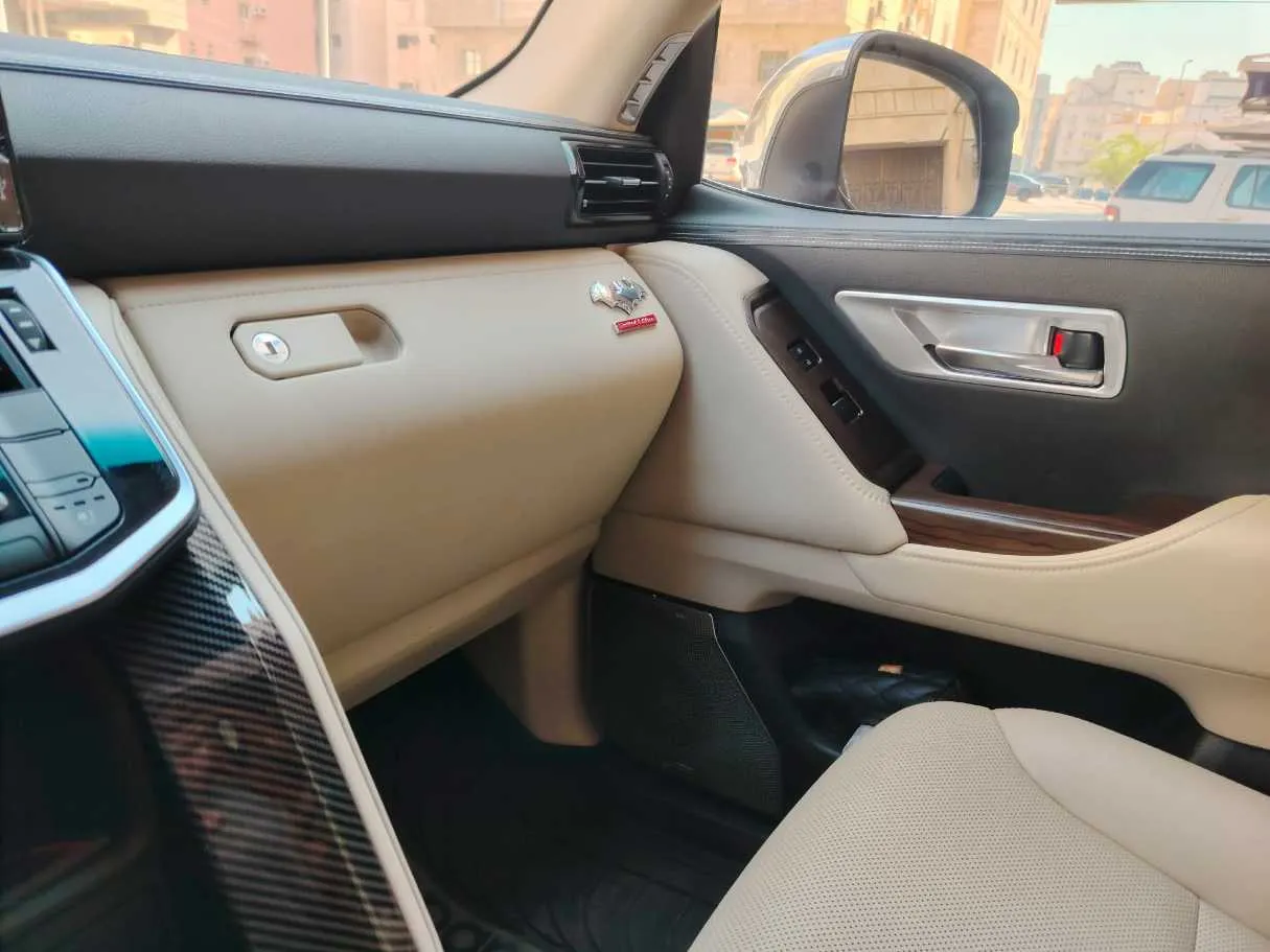 Car image 33