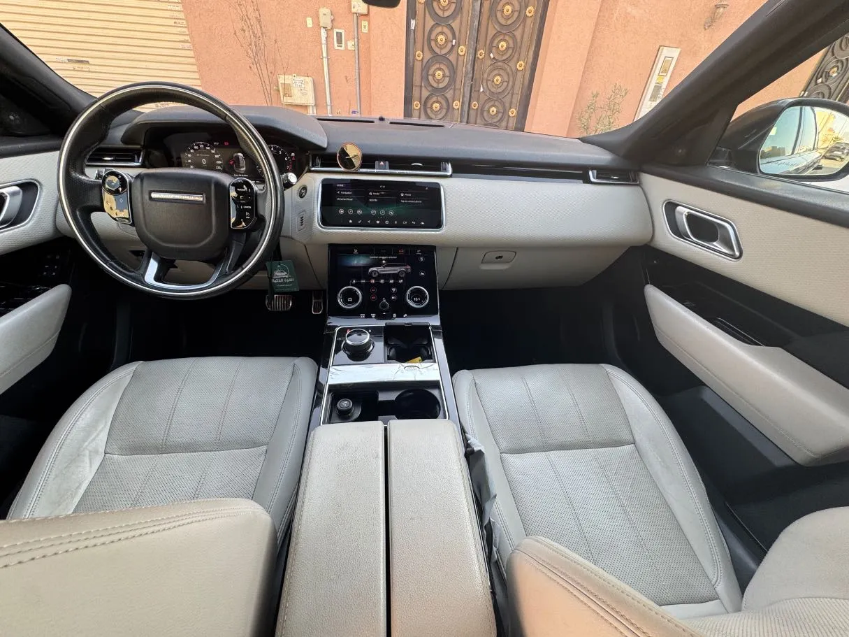 Car image 15