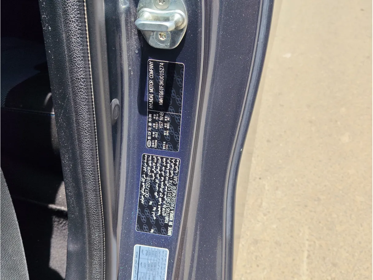 Car image 12