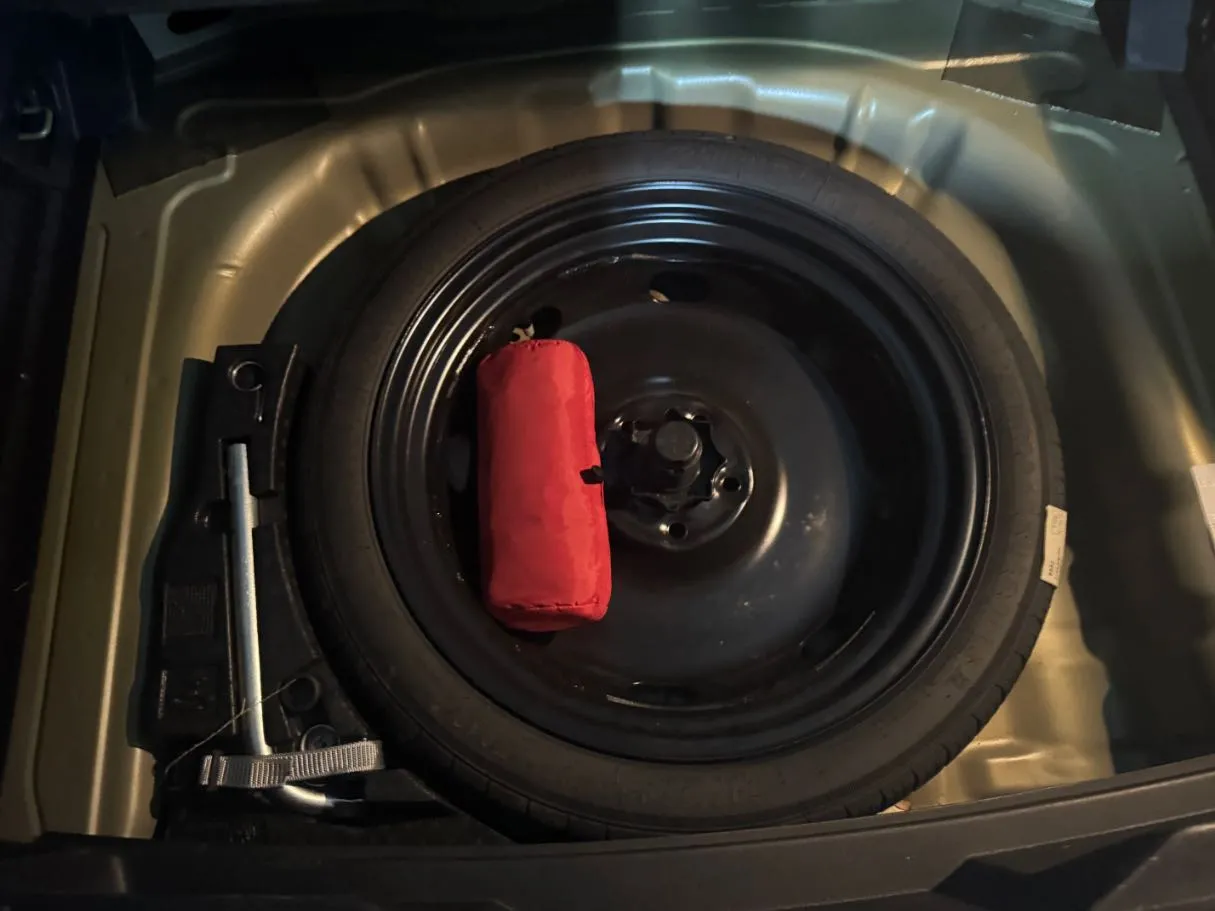 Car image 23