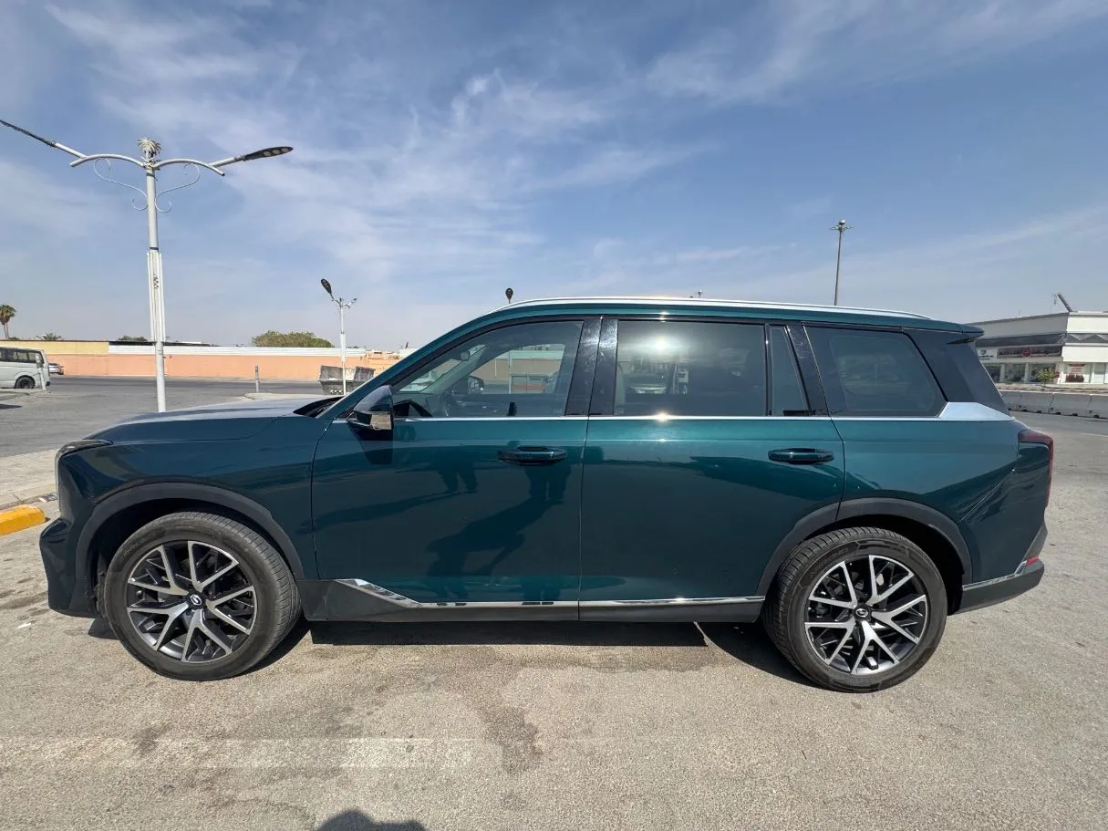 Car image 8