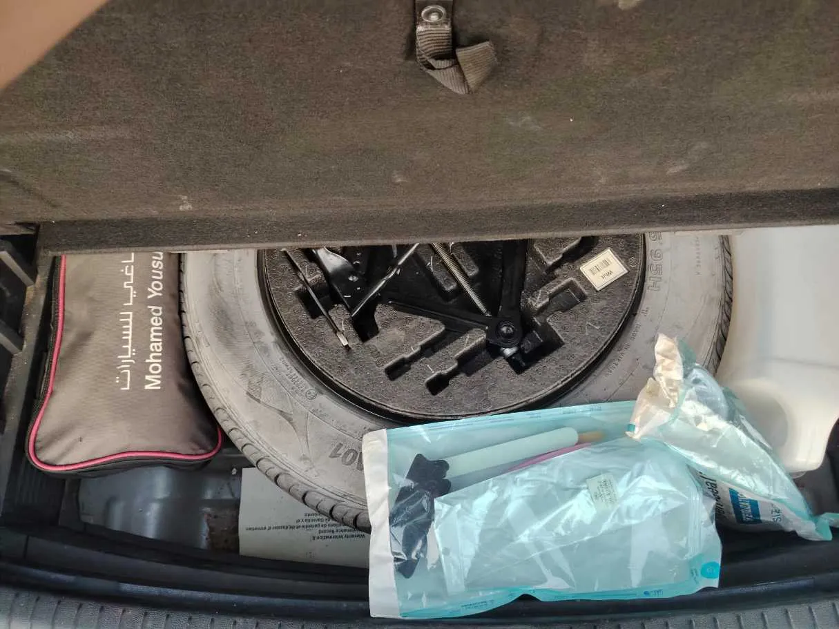 Car image 32