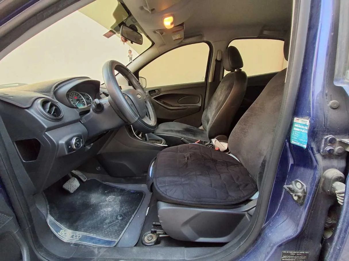 Car image 8
