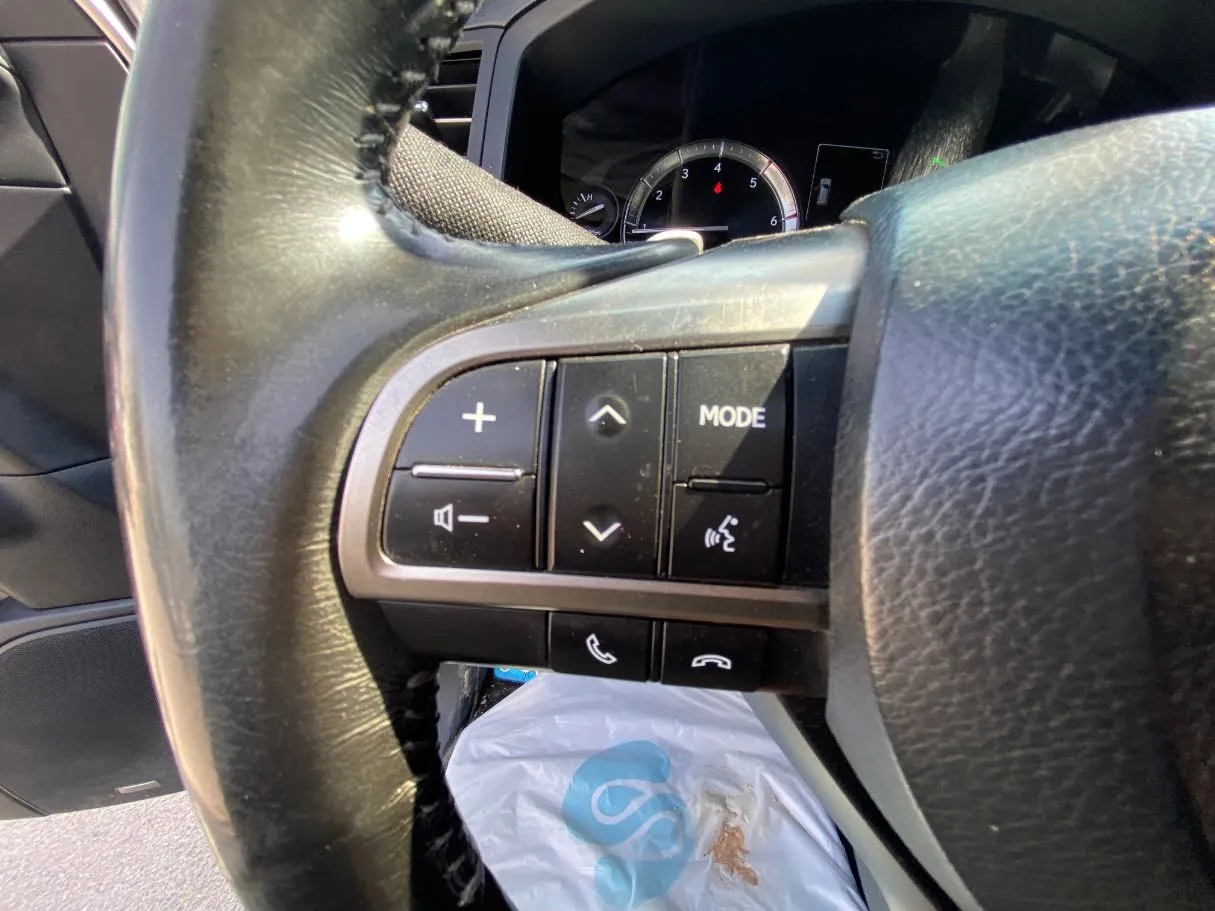 Car image 24