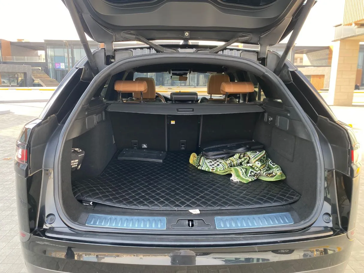 Car image 21