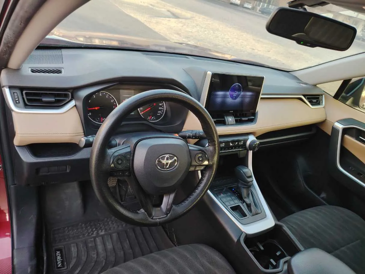 Car image 12