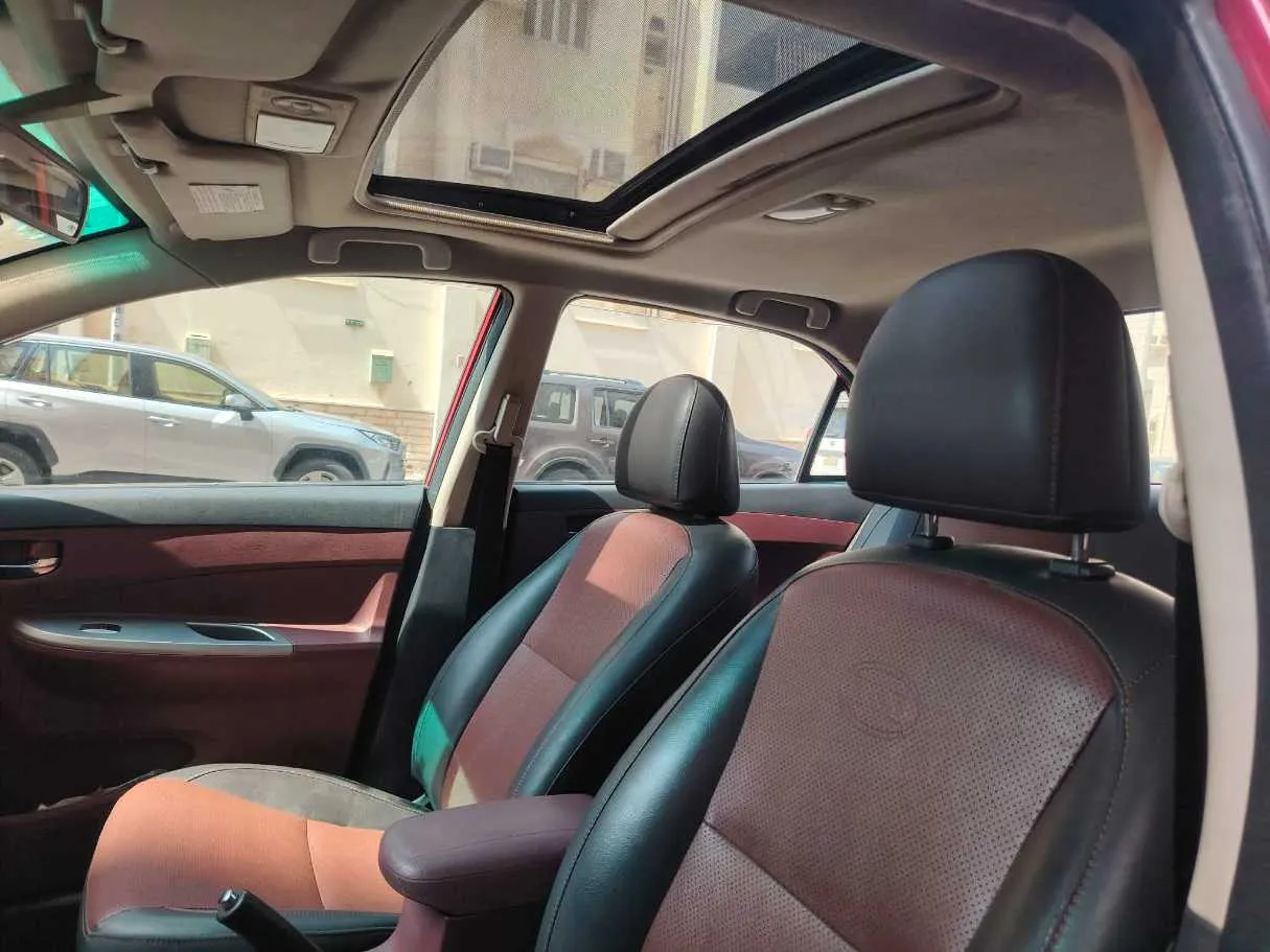 Car image 16