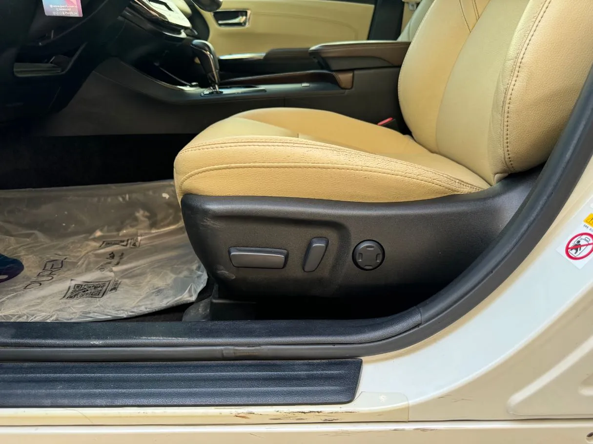 Car image 26
