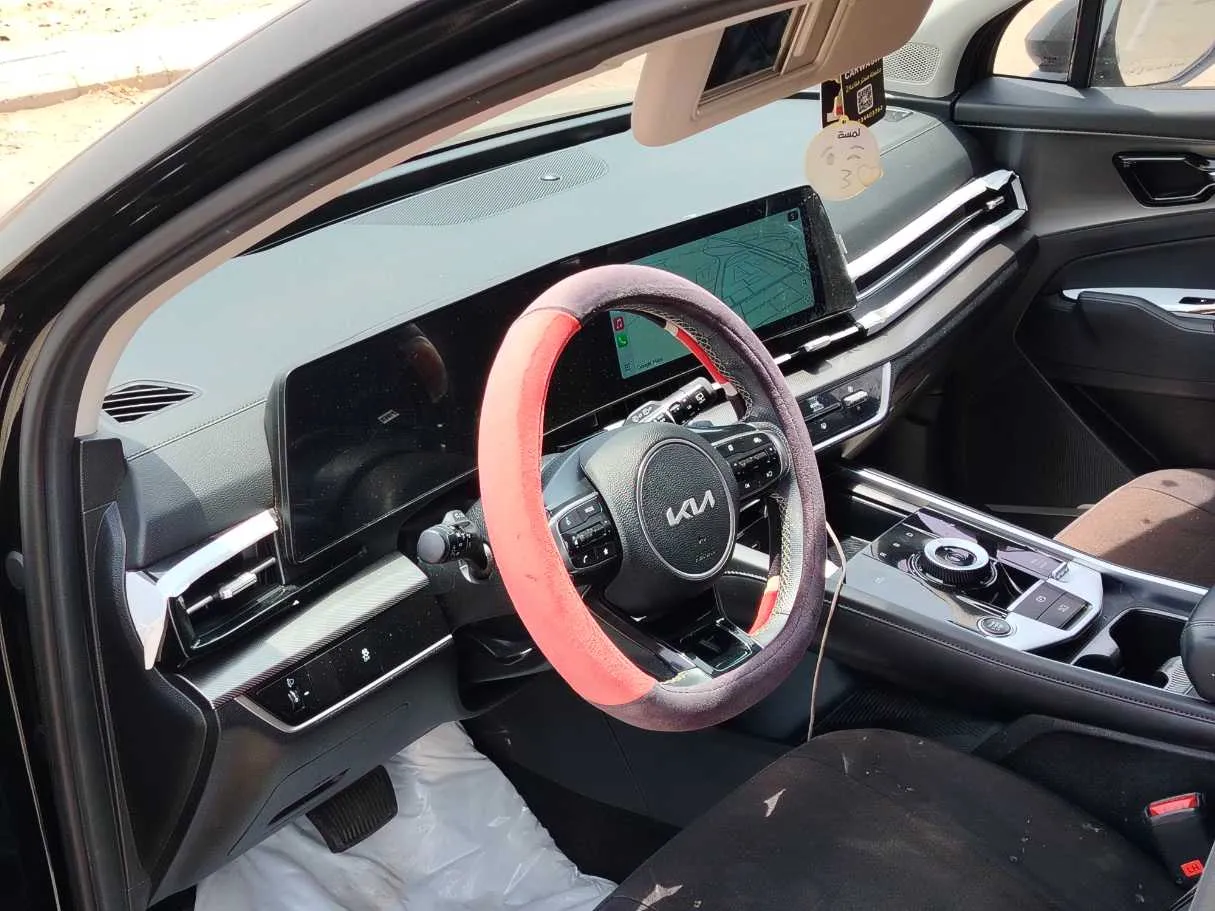Car image 12