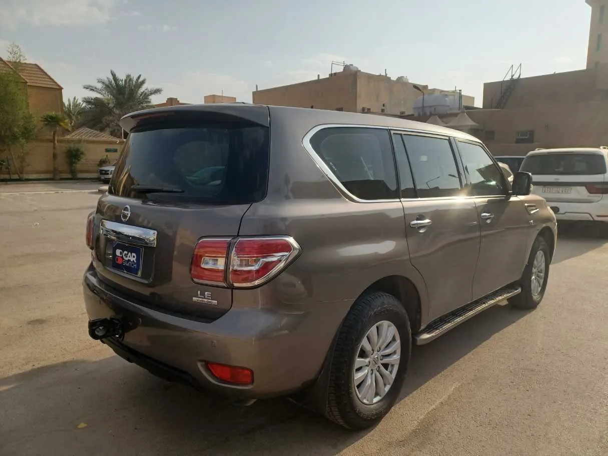 Car image 5