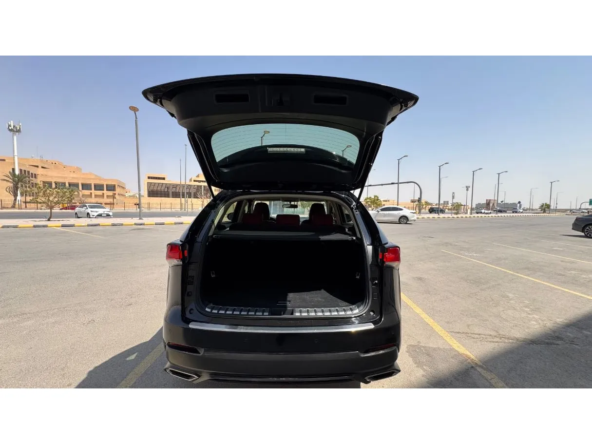 Car image 23