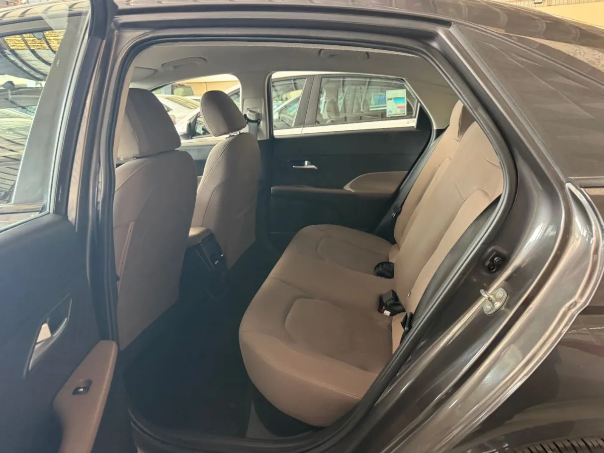 Car image 8