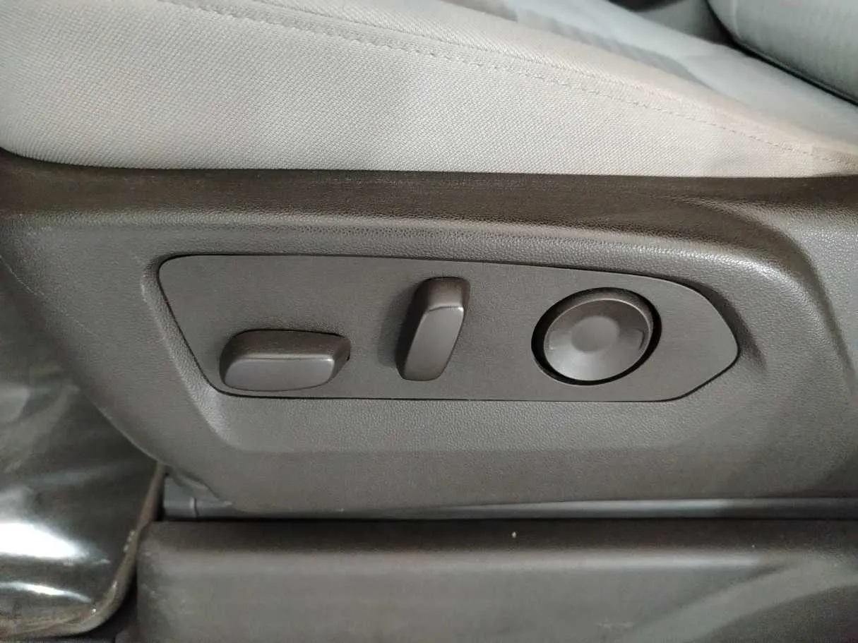 Car image 46