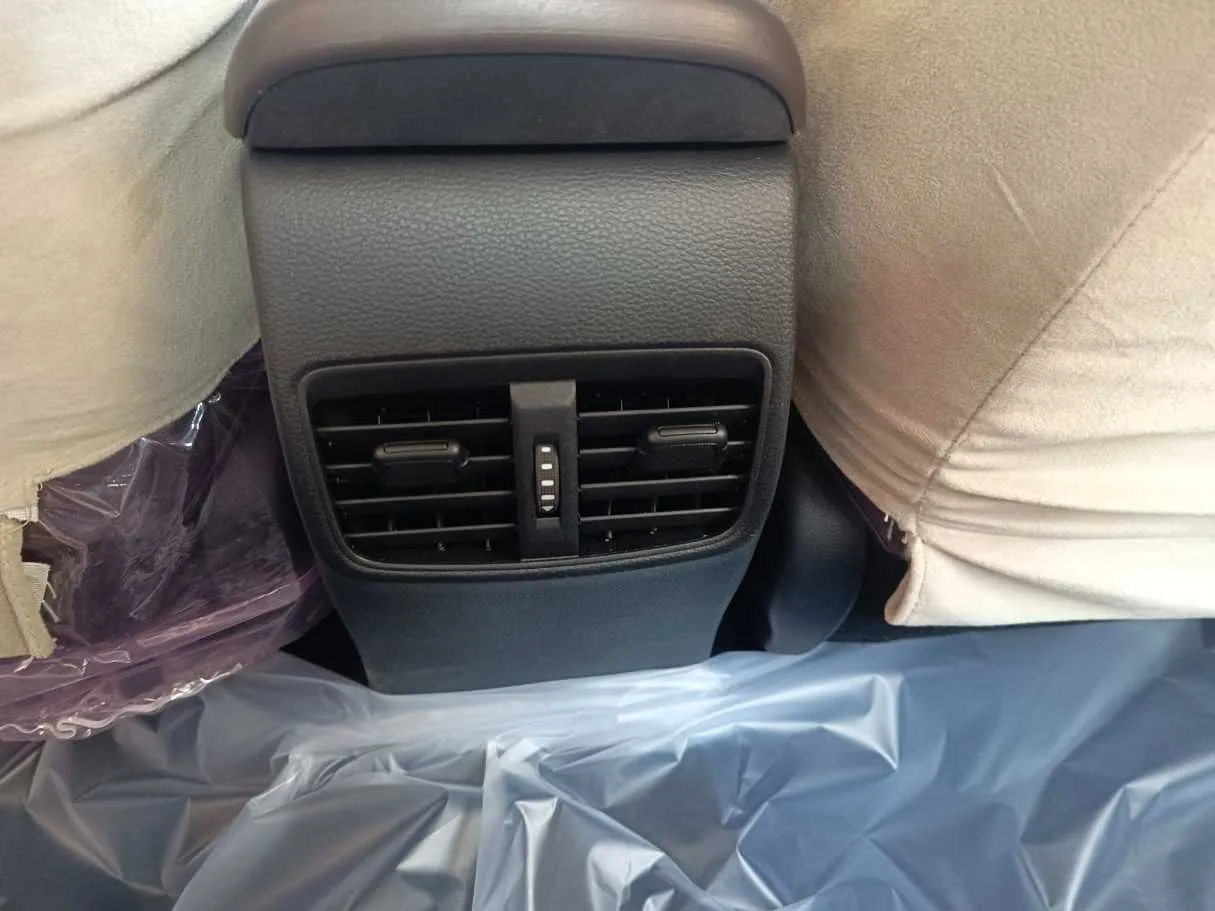 Car image 29