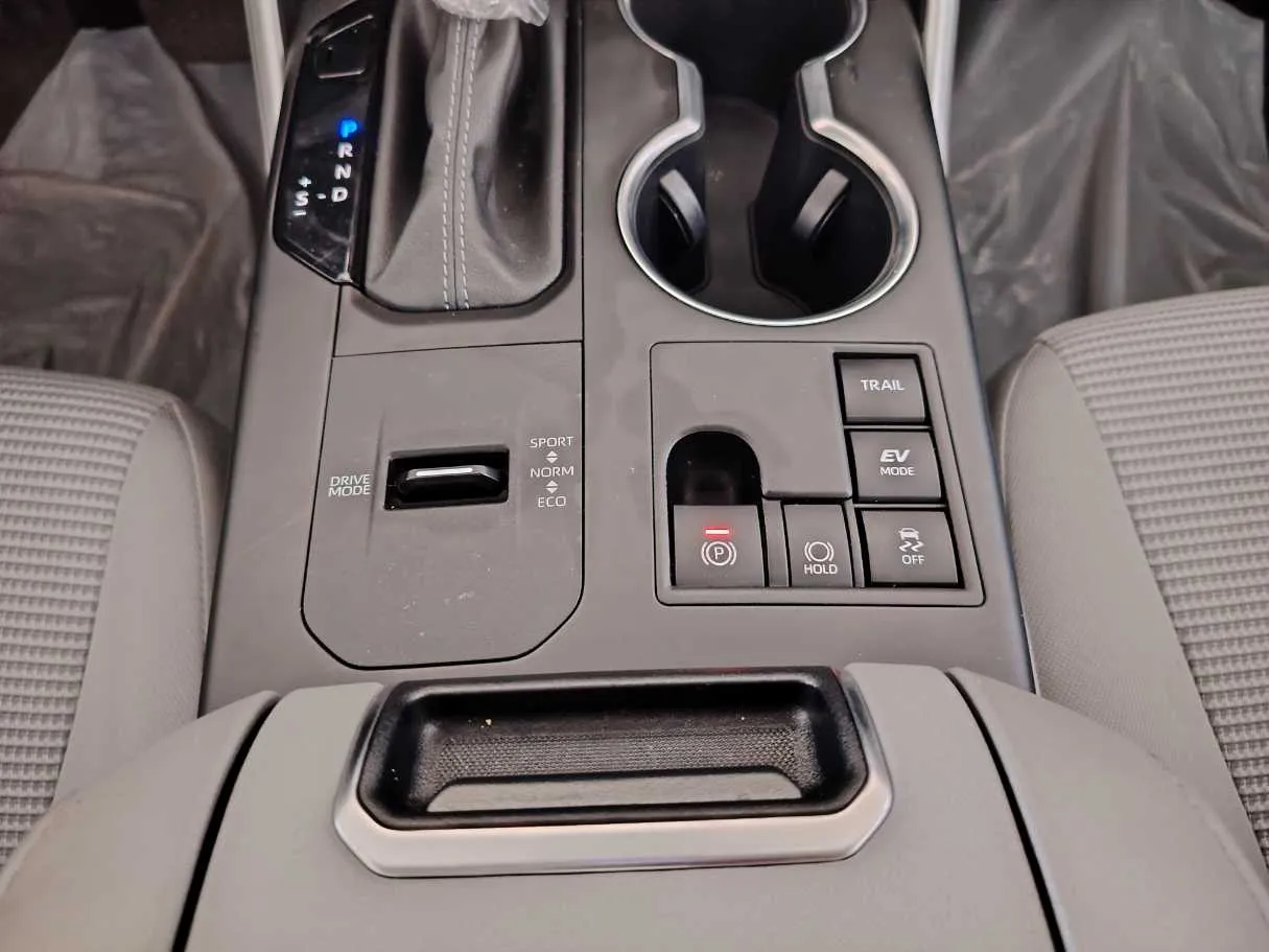Car image 23