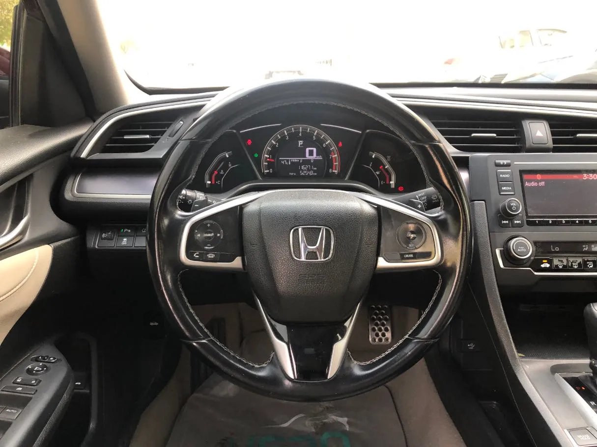 Car image 16
