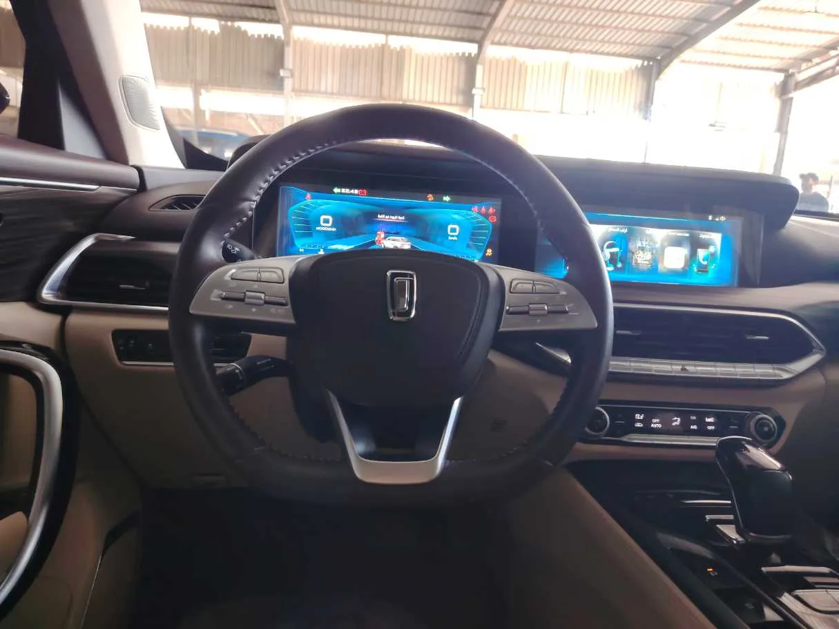 Car image 25
