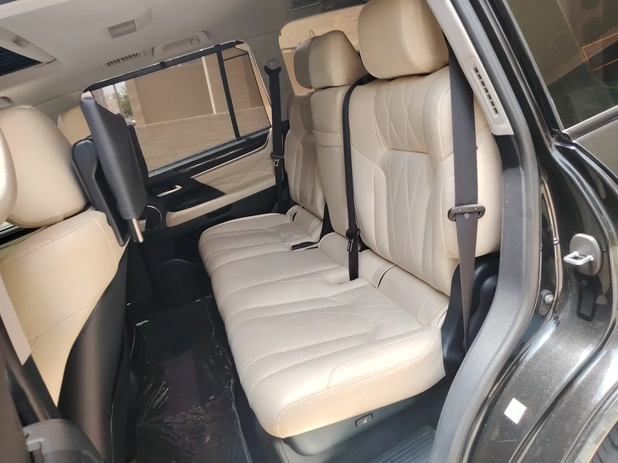 Car image 16