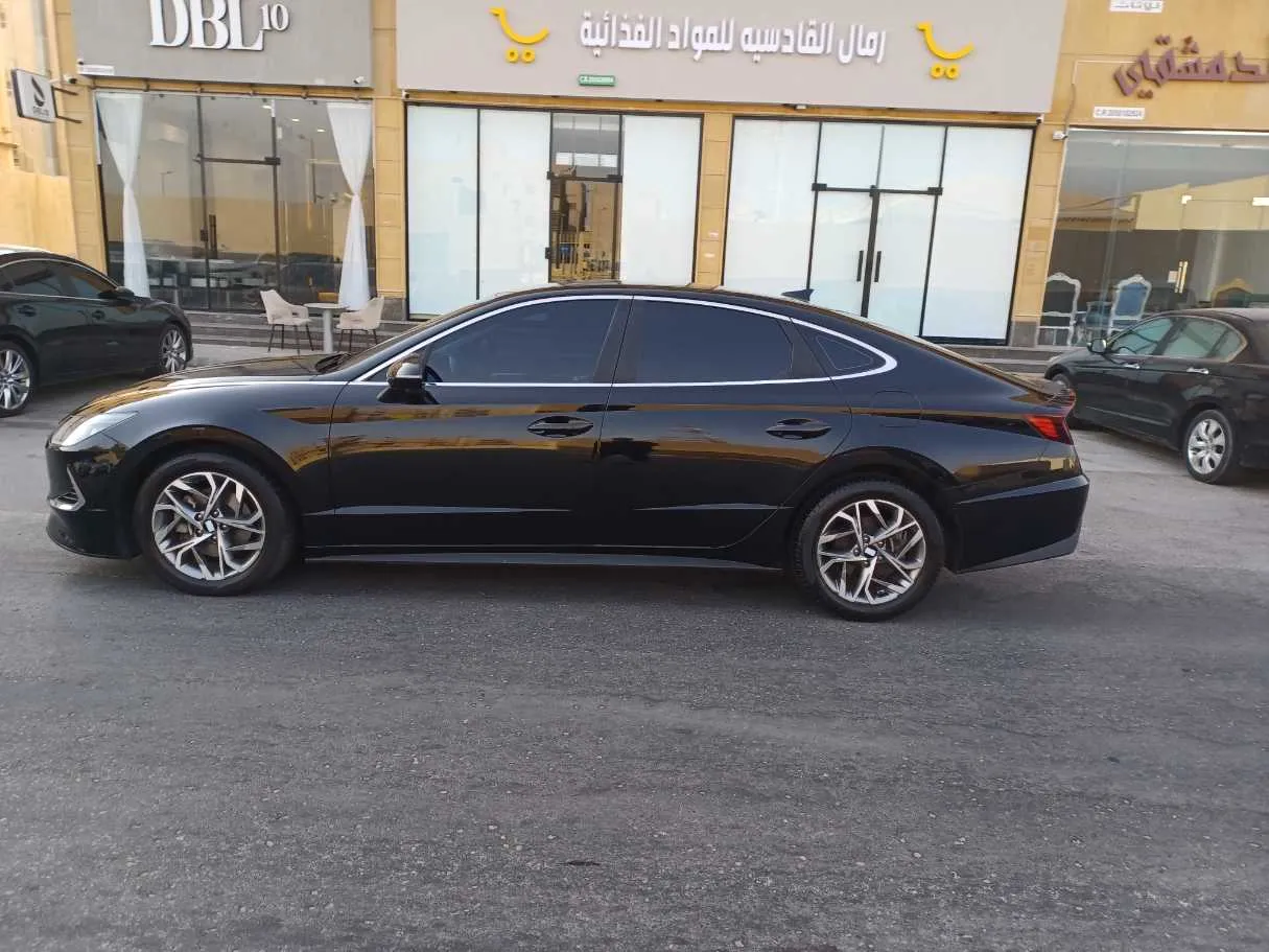 Car image 8